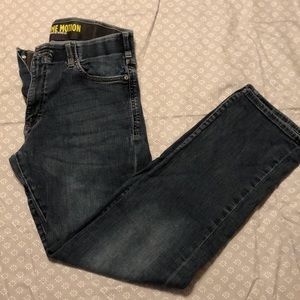 EUC Lee Modern Series jeans. Made for comfort in motion. 34x32